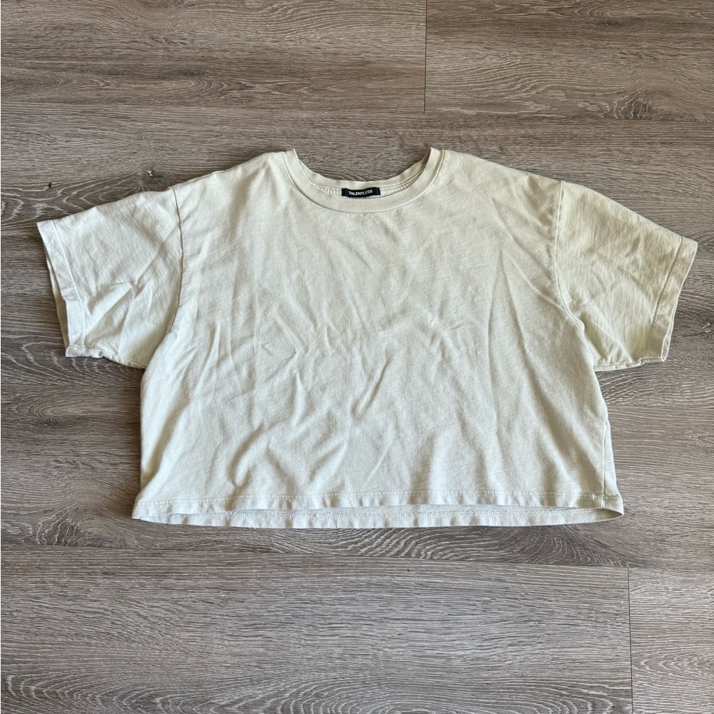 TALENTLESS Cropped Tee